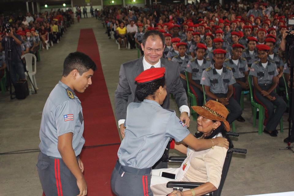 Rafael Leitoa participa de solenidade de entrega de boinas do Colégio Militar de Timon