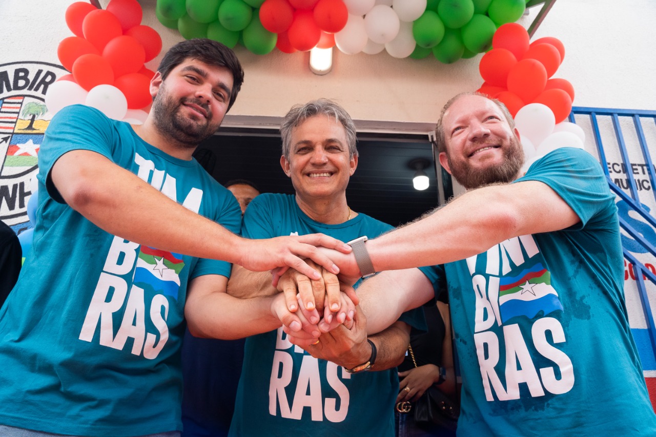 Com o prefeito Dr. Antônio Borba e o deputado federal Marreca Filho, Othelino frisou a importância da unidade para atender à população da zona rural de Timbiras