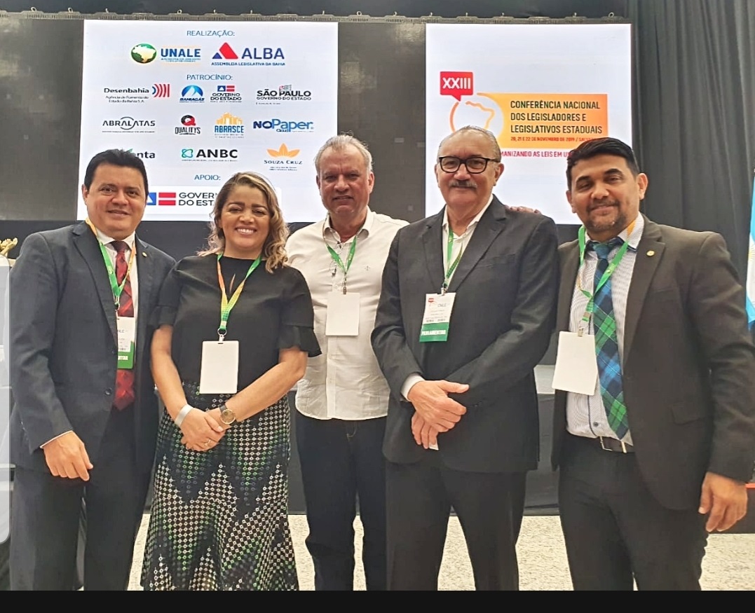 Deputados Rigo Teles, Mical Damasceno, César Pires e Wellington, com o diretor da Mesa, Bráulio Martins, no evento