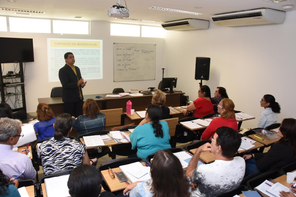 Escola do Legislativo oferece curso de padronização da escrita no serviço público