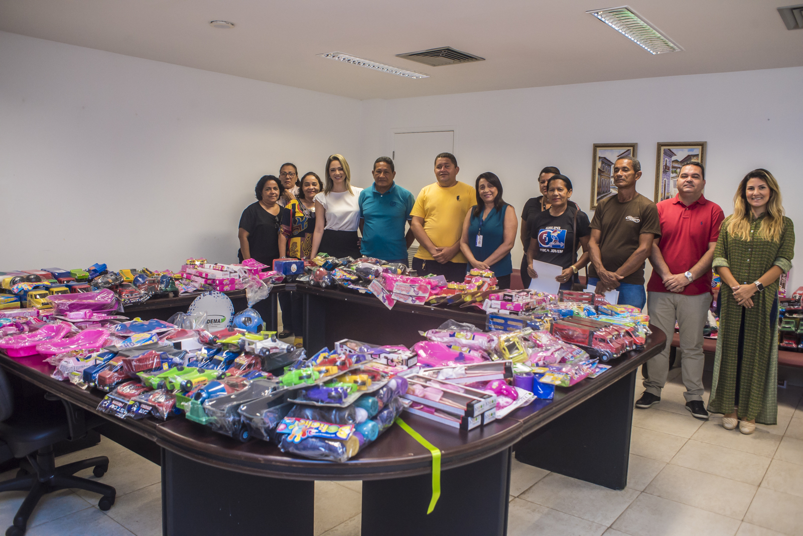 Gedema entrega brinquedos para entidades que realizam ação social