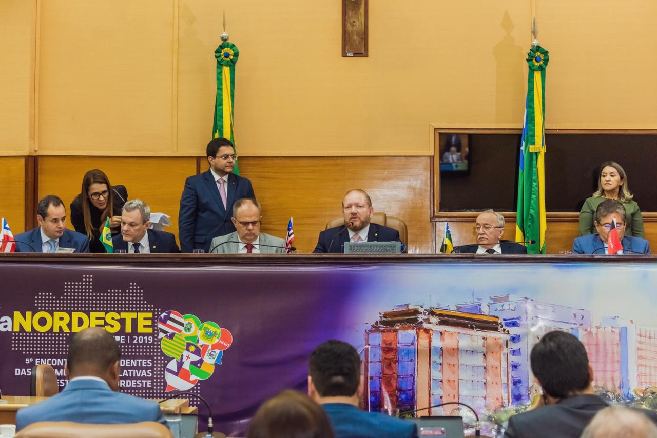 “O Nordeste precisa ser ouvido e respeitado”, afirma presidente Othelino Neto durante encontro do ParlaNordeste em Aracaju