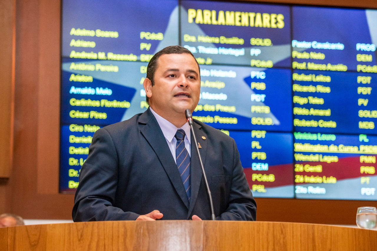 No primeiro discurso do ano, Vinicius Louro denuncia problemas do município de Pedreiras