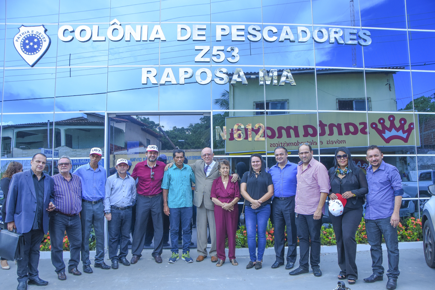 Deputados visitam colônia de pescadores em Raposa