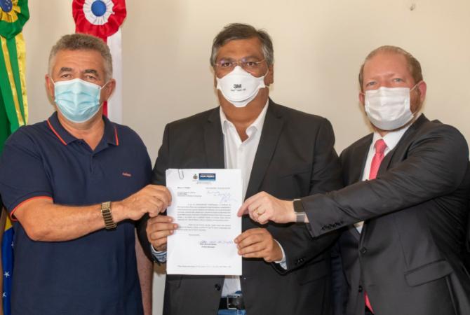 Othelino participa da assinatura da ordem de serviço para construção do hospital de Dom Pedro