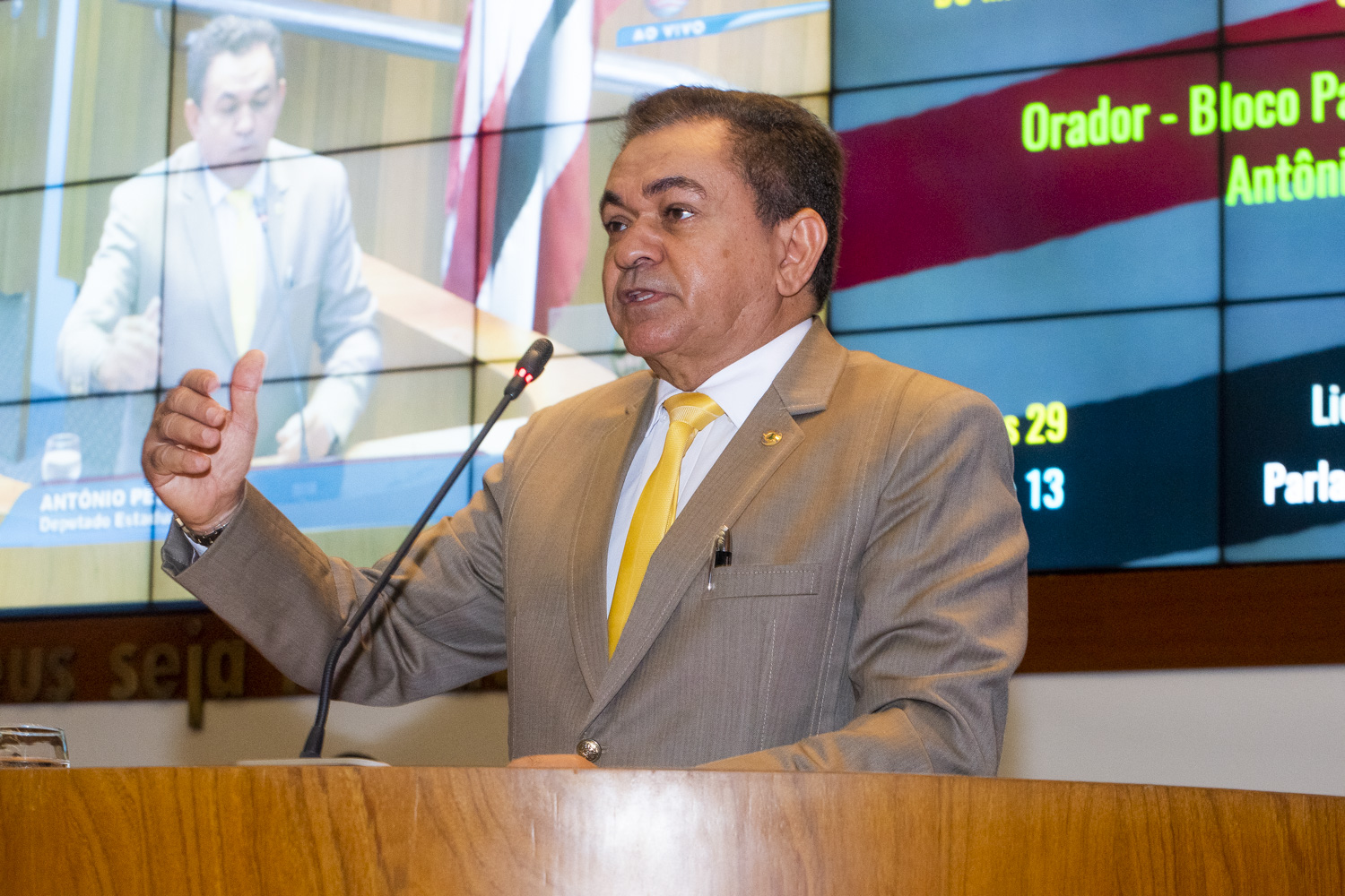 Antônio Pereira anuncia a inauguração da estrada que liga Amarante e Sítio Novo  