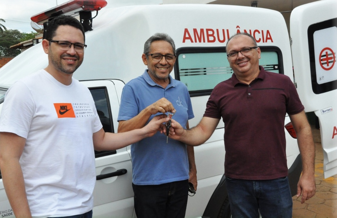 Deputado Ciro Neto participa de entrega de ambulância ao município de Presidente Dutra