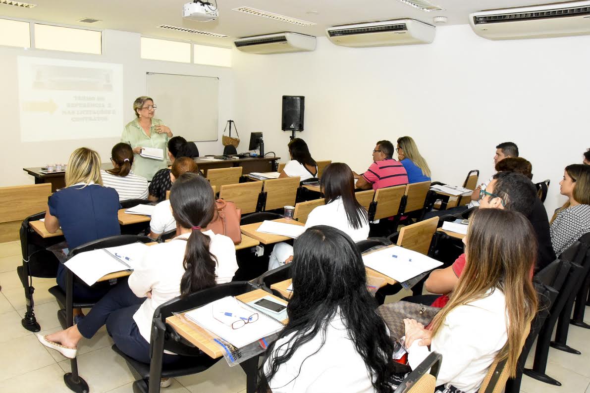 Escola do Legislativo promove curso prático de Termo de Referência nas Licitações 