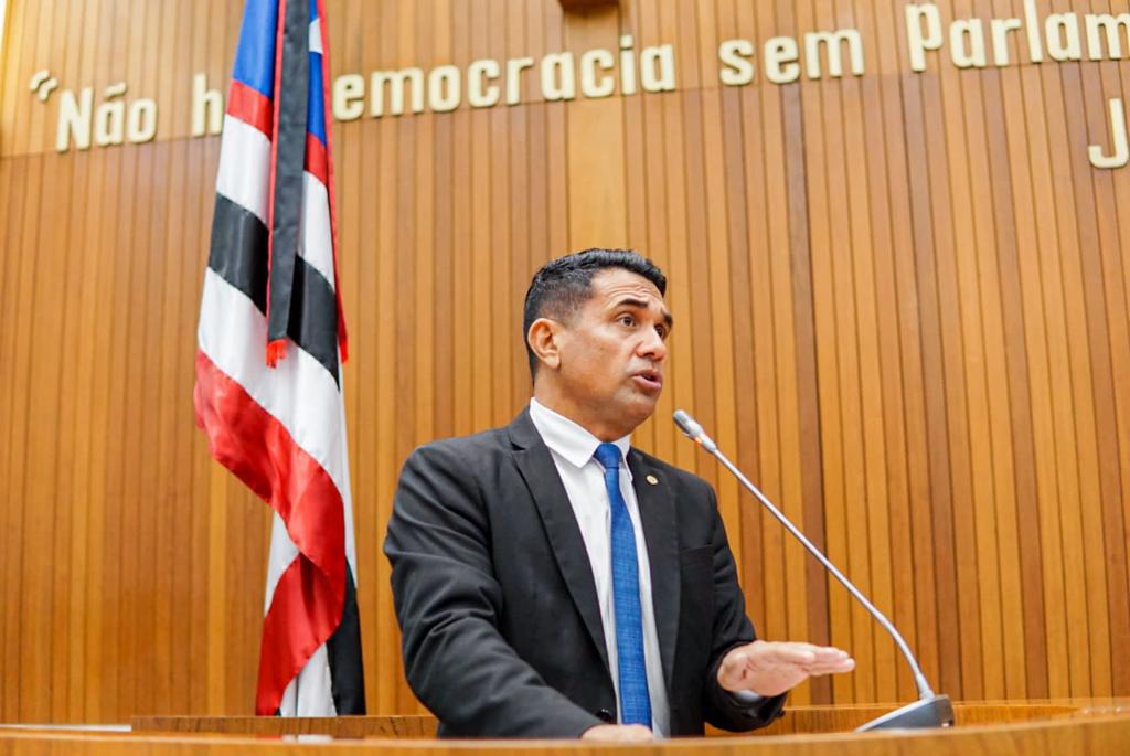 Wellington defende debate sobre direito de policial mulher não revistar transsexuais e travestis 