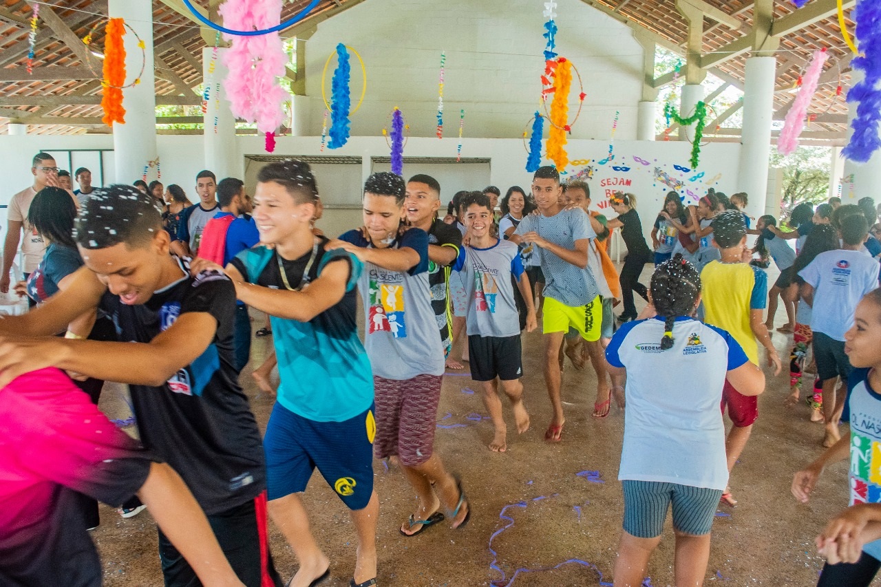 Diversão e alegria marcaram a realização da segunda edição do Bailinho de Carnaval do Programa Sol Nascente 