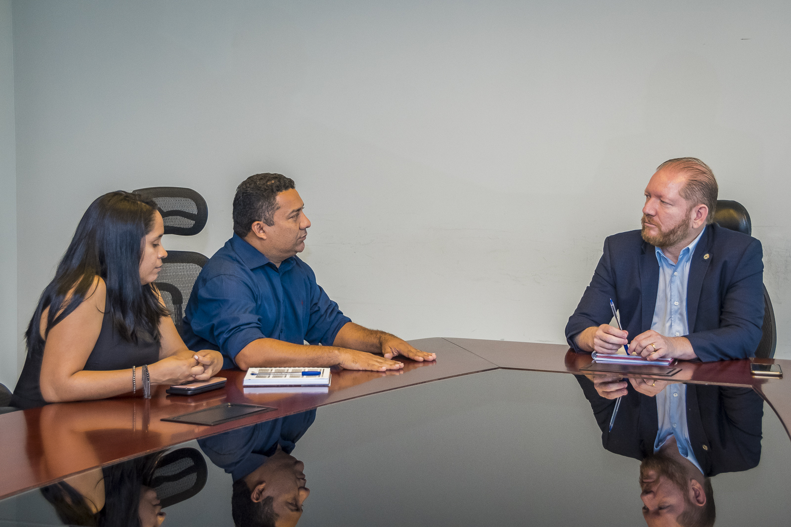 Othelino Neto garante emendas para o município de Presidente Vargas
