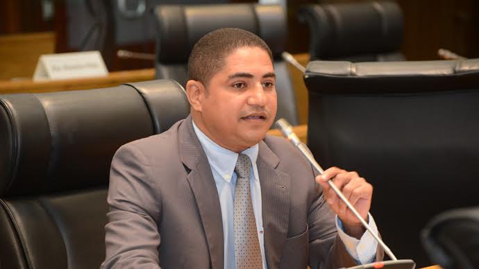 Deputado Zé Inácio denuncia distrato do contrato da Caema em Paço do Lumiar