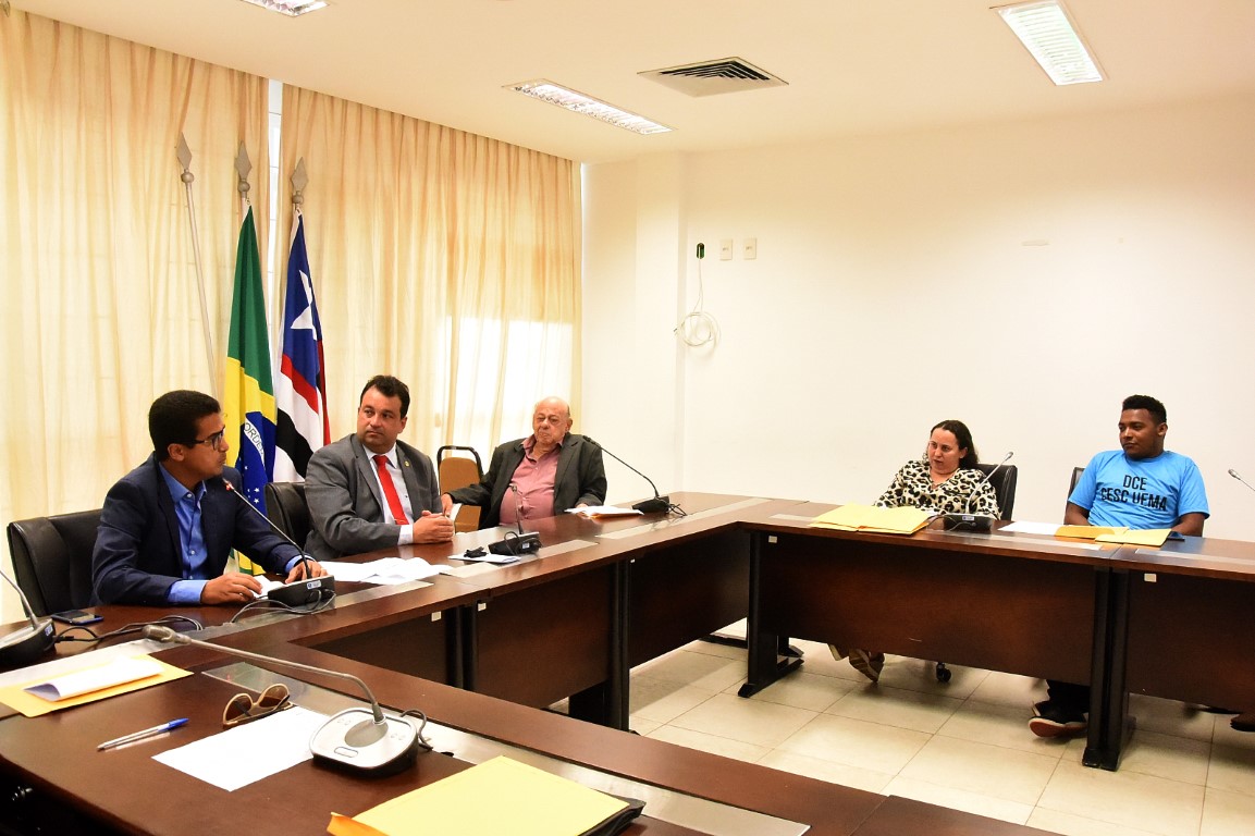 Deputados reÃºnem-se com comissÃ£o de gestores e alunos para debater proposta de criaÃ§Ã£o da UemaLeste