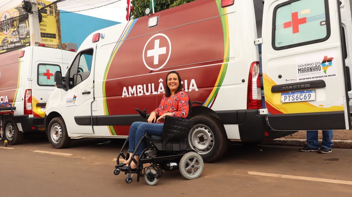 Andreia Rezende participa do aniversário de emancipação política de Santa Inês e entrega ambulância 