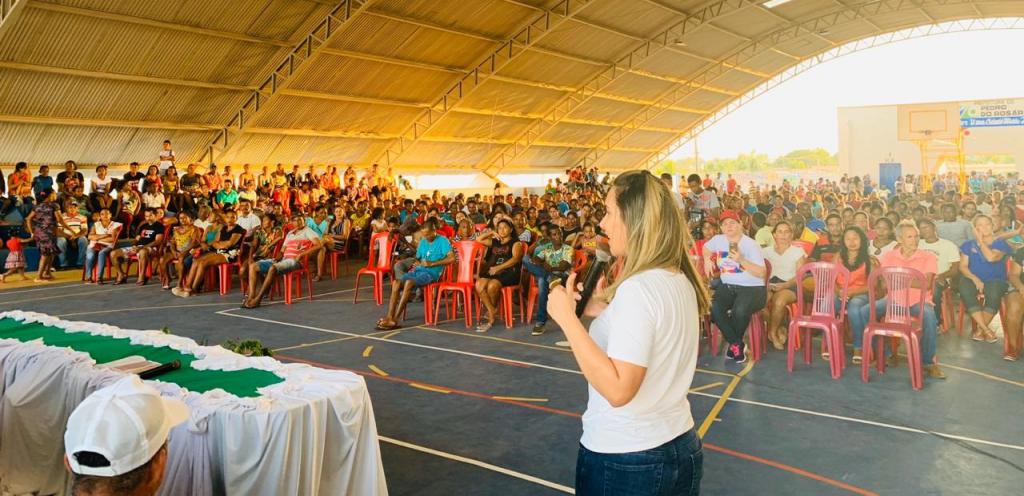 Deputada Thaiza prestigia festa de aniversário da Colônia de Pescadores em Pedro do Rosário