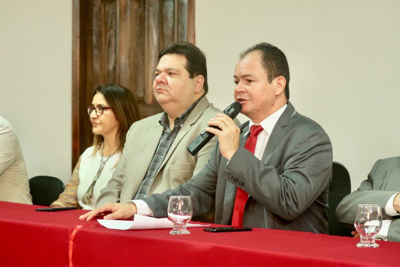 Rafael Leitoa discute a criação do curso de Direito na cidade de Timon