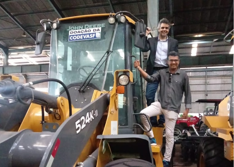 Adriano participa de entrega de equipamentos e máquinas da Codevasf a municípios
