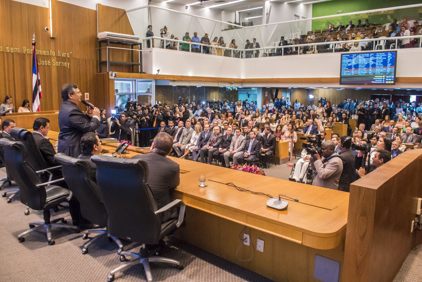 Governador Flávio Dino prestigia sessão de posse dos deputados eleitos para 19ª Legislatura