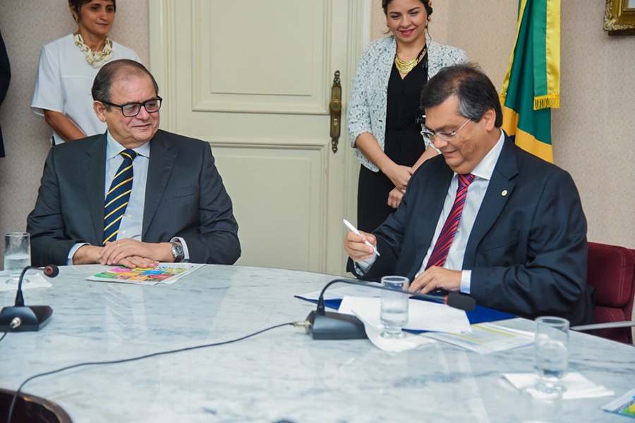 Humberto Coutinho participa de assinatura de convênios para a agricultura familiar
