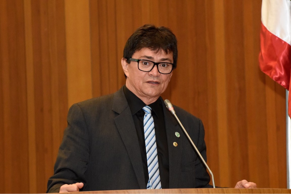 Deputado Léo Cunha solicita inclusão de municípios no programa “Mutirão Rua Digna”