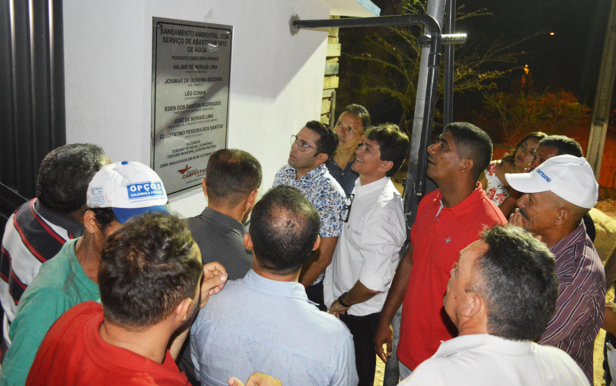 Deputado Léo Cunha e prefeito Valmir Morais inauguram sistema de água em Cabeceira Grande