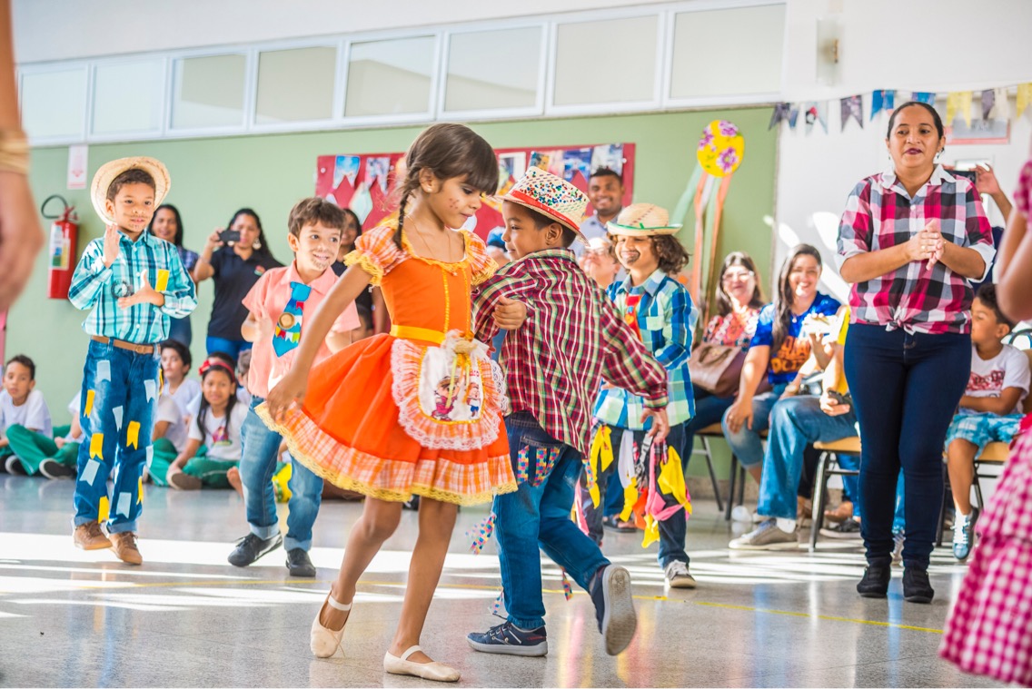 Danças típicas e animação marcam festa de São João da Creche-Escola Sementinha