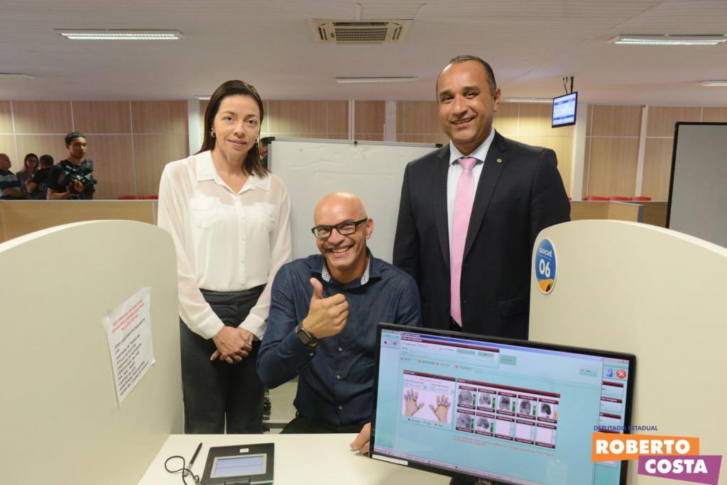 Roberto Costa acompanha primeira emissão de RG que inclui prioridade aos diabéticos em filas