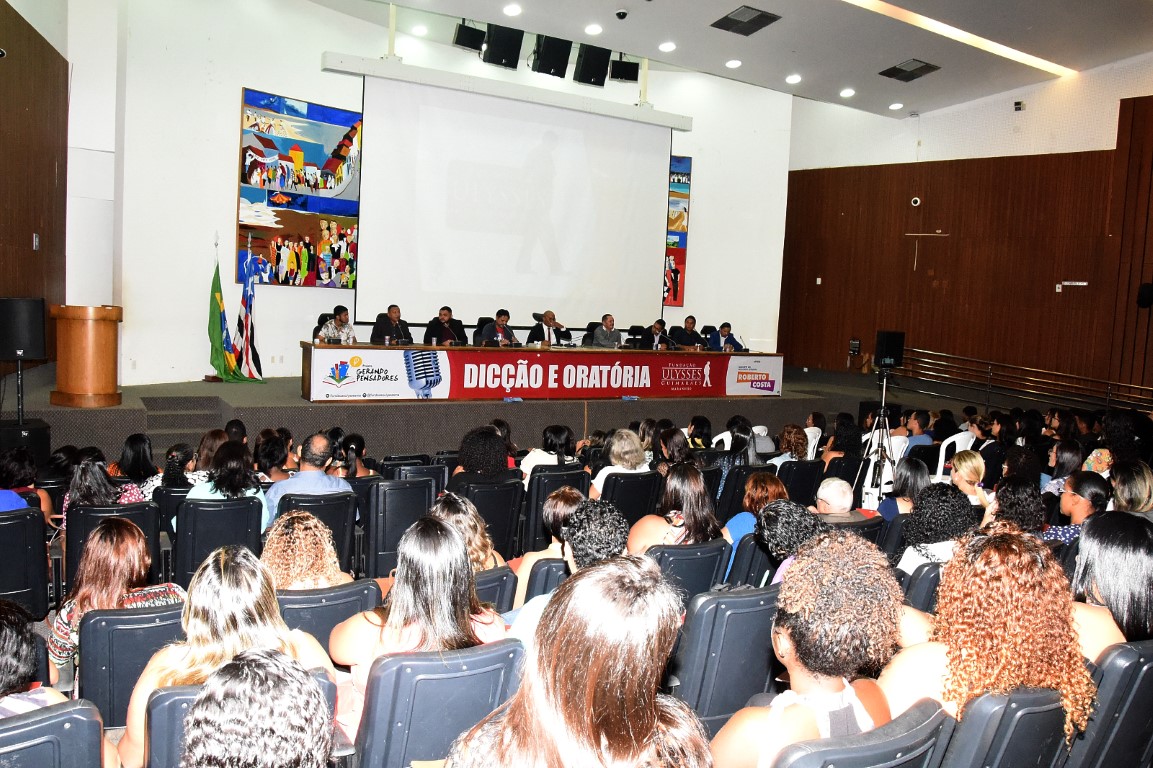 Roberto Costa e Fundação Ulysses Guimarães  promovem curso de dicção e oratória  na Assembleia