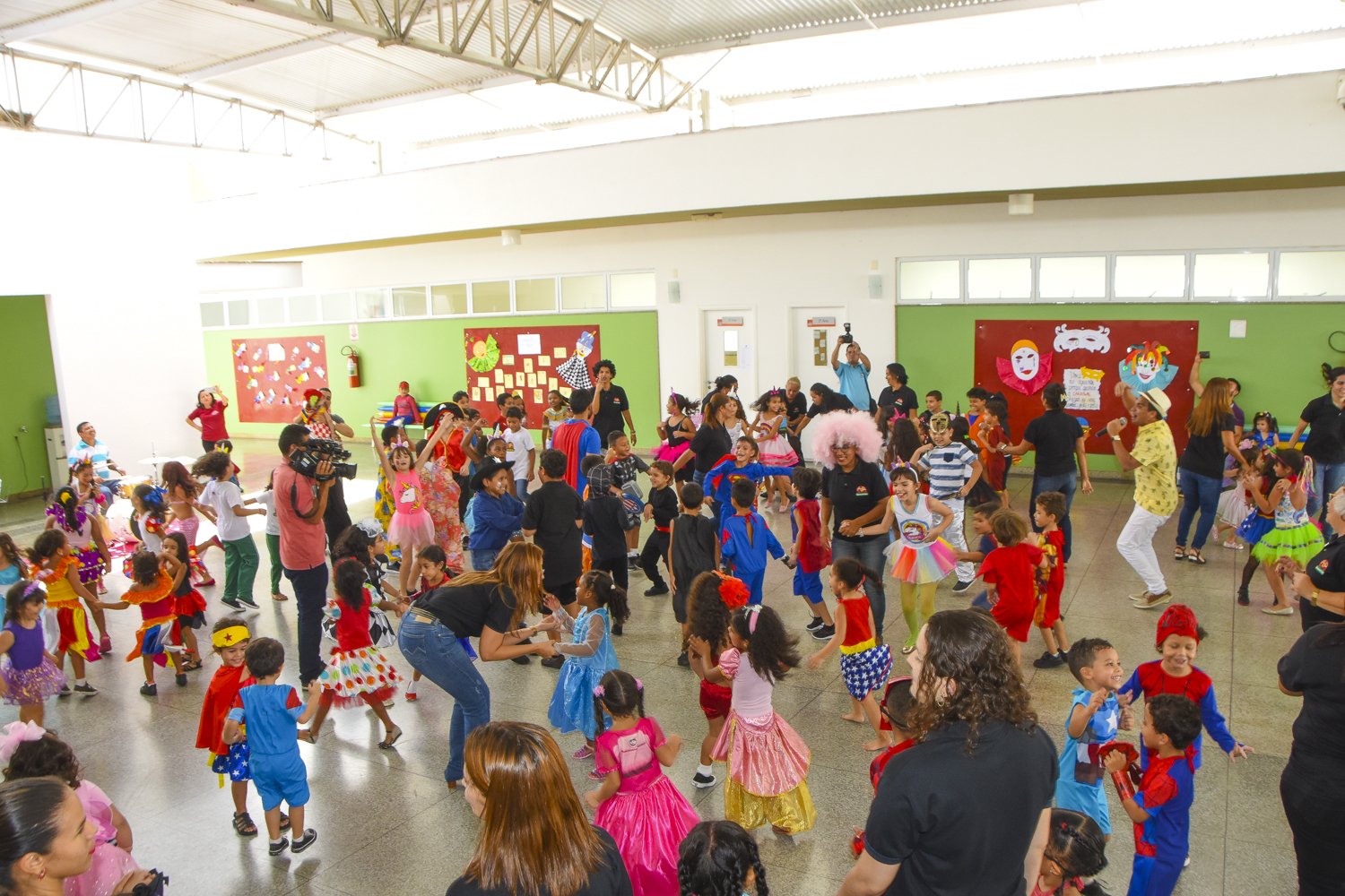 Creche-Escola Sementinha promove Bailinho de Carnaval para alunos   