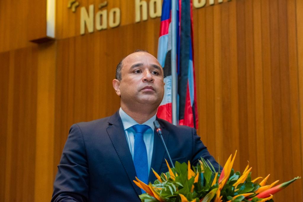 Roberto Costa destaca a entrega de ambulâncias por deputados como marco de fortalecimento da Assembleia