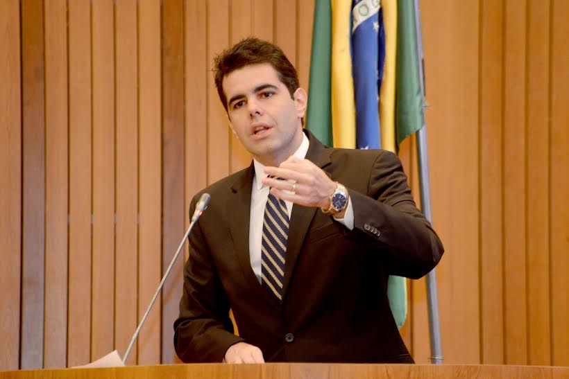 Deputado Adriano Sarney critica reportagem de jornal estrangeiro Financial Time