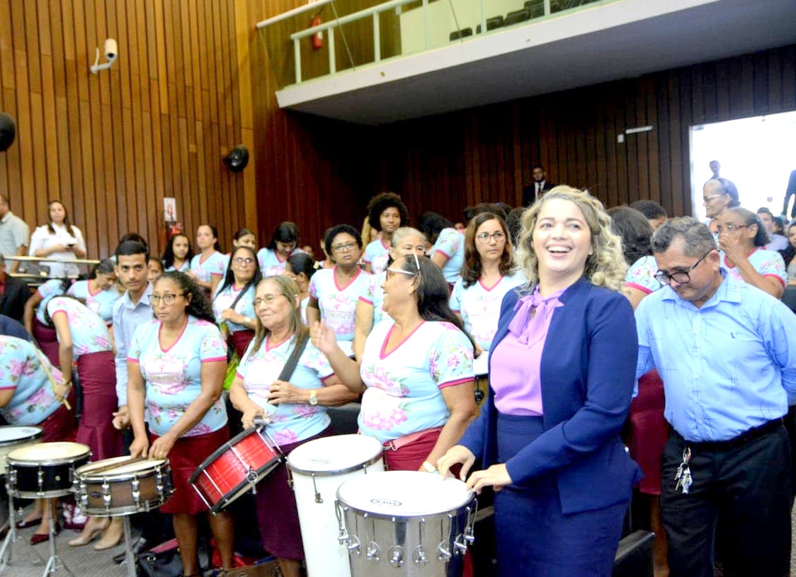 Deputada Mical Damasceno promove culto no Parlamento