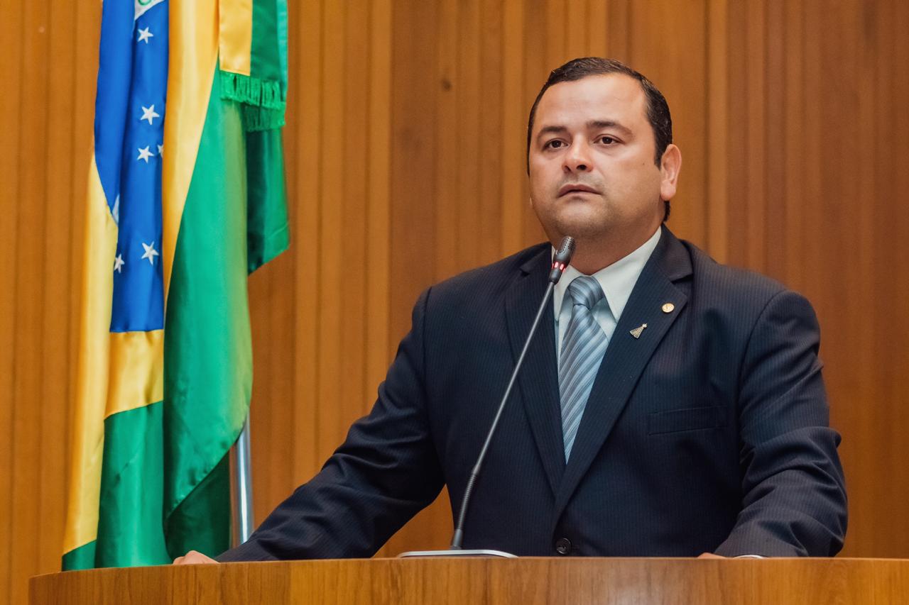 Vinicius Louro reivindica soluções para rompimento de estrada 