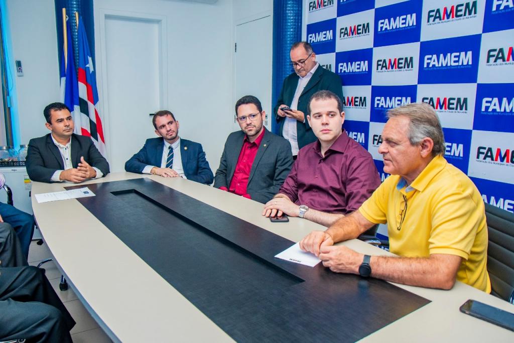 Deputados estaduais participam de encontro com o presidente interino da Famem