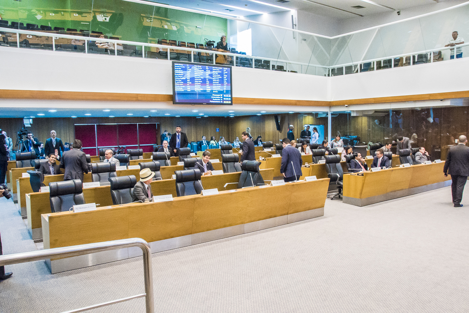 Mesa Diretora apresenta projeto de Decreto Legislativo que extingue auxílio-moradia para deputados estaduais
