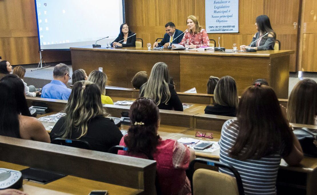 AL sedia Encontro de Legisladores Municipais e Valéria Macedo aborda protagonismo da mulher