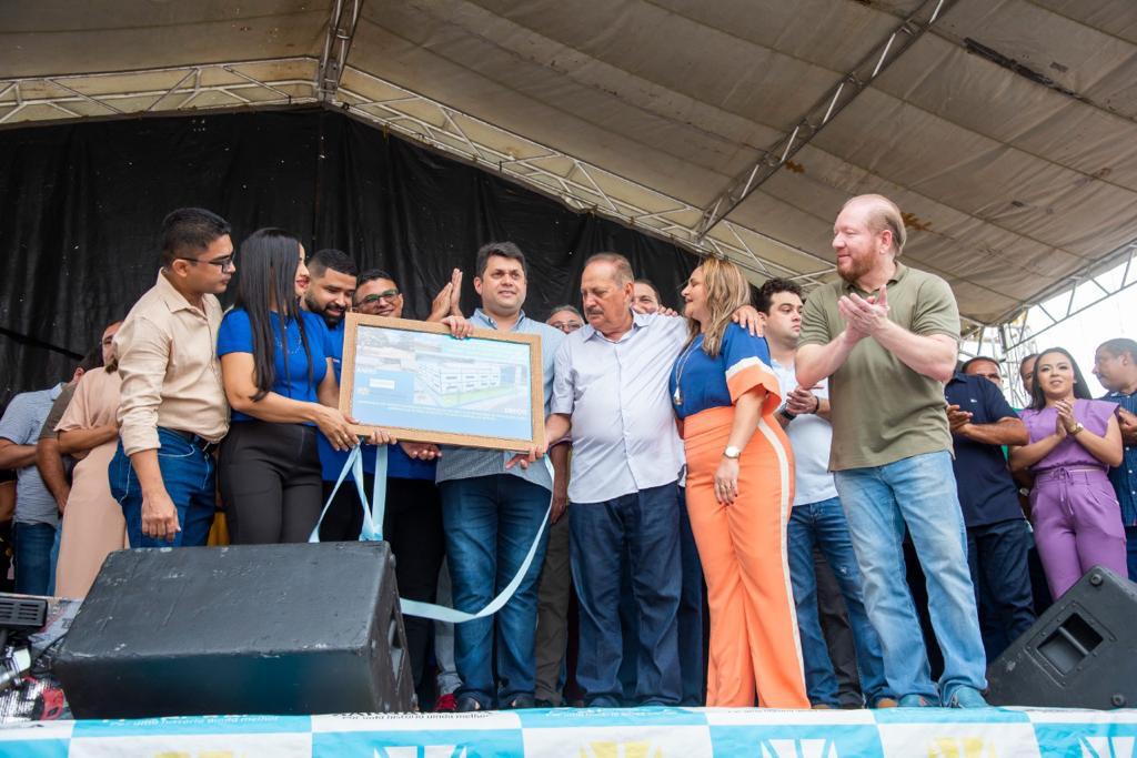 Em Parnarama, Othelino destaca inauguração de escola como momento histórico para o município