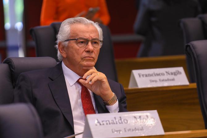 Arnaldo Melo propõe criação da Carteira de Identificação Estudantil Digital