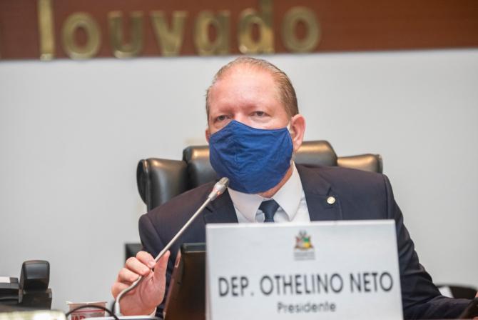 Othelino Neto promulga lei que permite pagamento parcelado de débitos do ICMS 