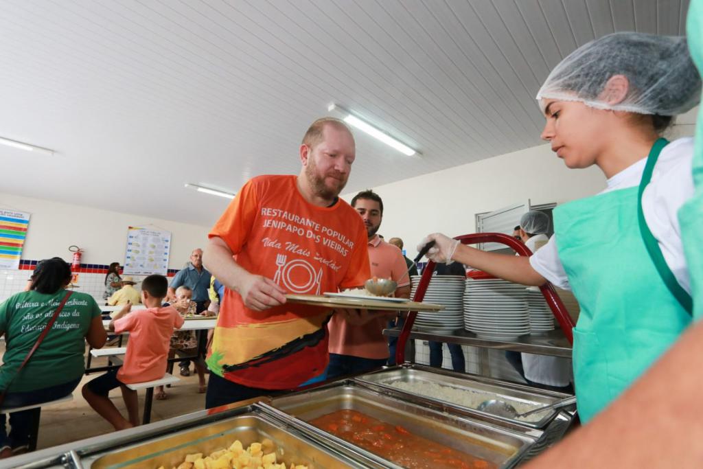 Othelino ressalta importância da segurança alimentar durante entrega de Restaurante Popular em Jenipapo dos Vieiras