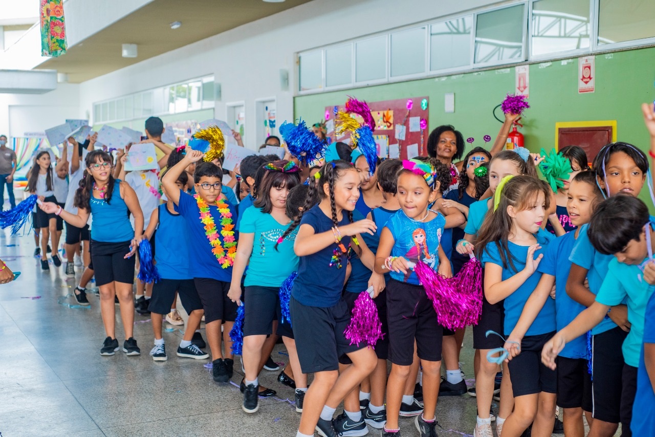 Com muita alegria, as crianças agitaram a folia em mais uma edição do bailinho de carnaval da Creche-Escola Sementinha