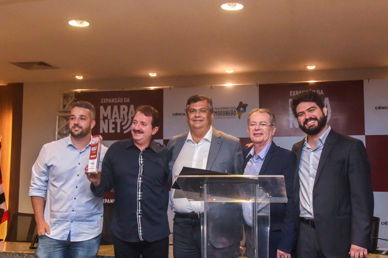 Levi Pontes e governador Flávio Dino fazem entrega simbólica de internet para Chapadinha