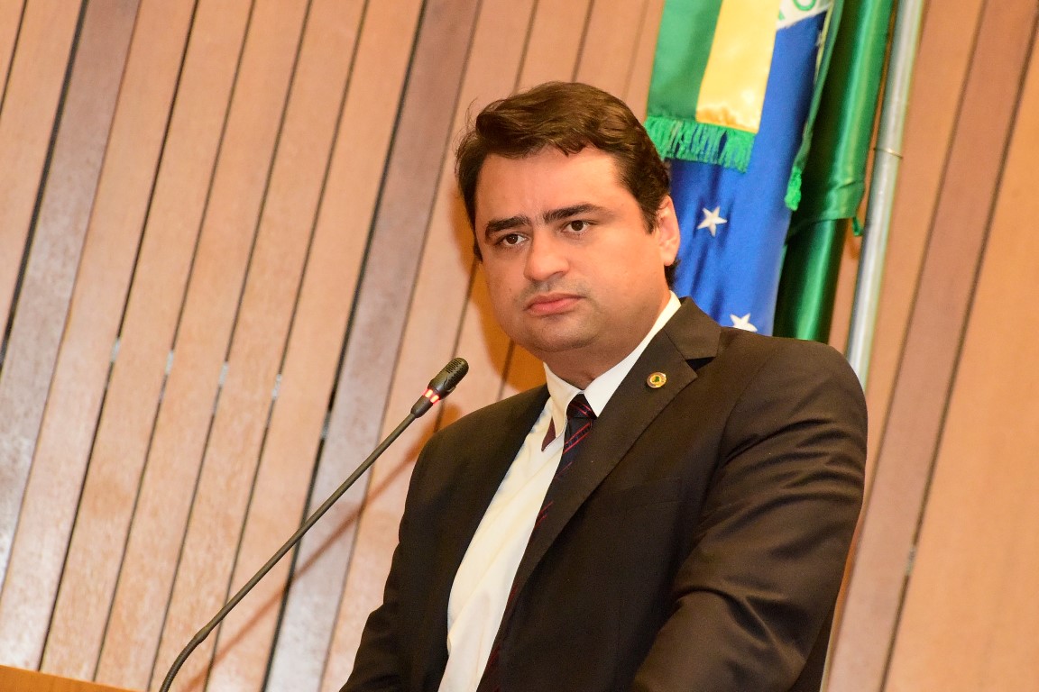 Sérgio Vieira solicita revitalização de área degradada por erosão em Açailândia