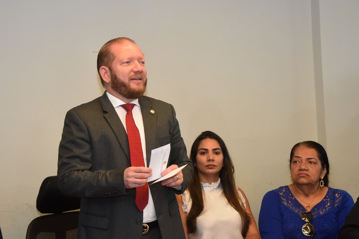 Flávio Dino tem compromisso com o Maranhão, diz Othelino ao comentar levantamento do G1