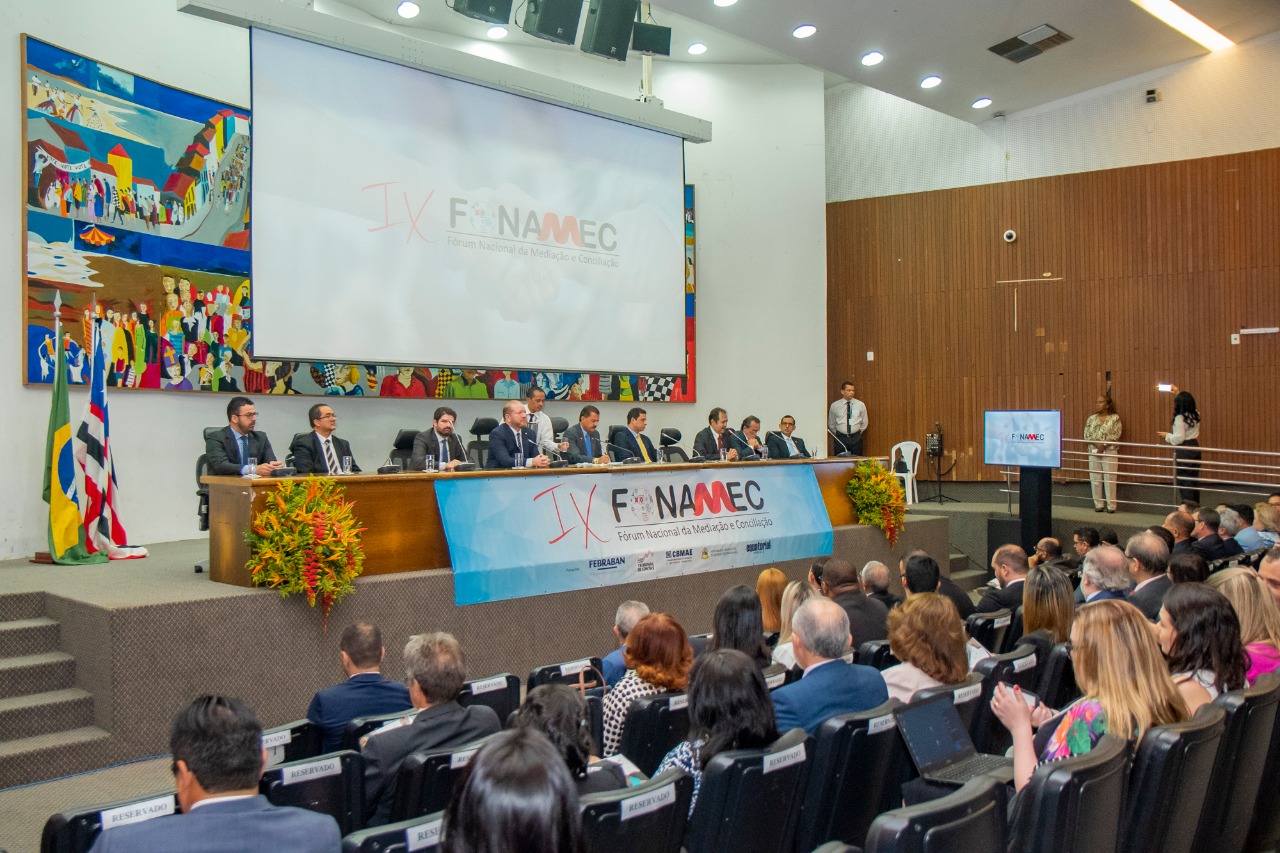 Othelino Neto participa de abertura do Fórum Nacional de Mediação e  Conciliação