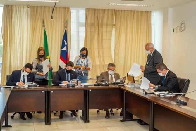 CCJ aprova projetos que dispõem sobre subsídios dos membros do TCE e da Defensoria Pública do Maranhão