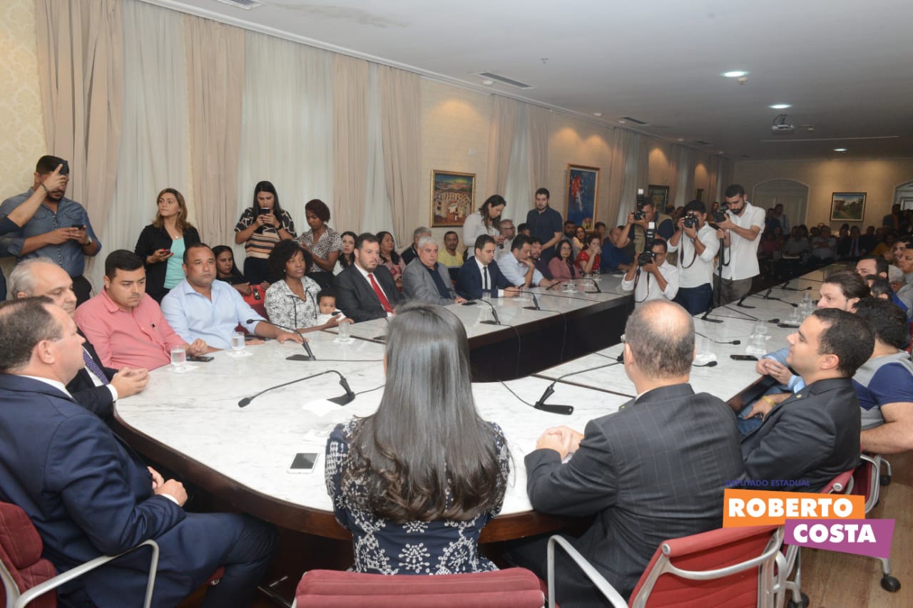 Roberto Costa participa de sanção de leis pelo governador em exercício Carlos Brandão