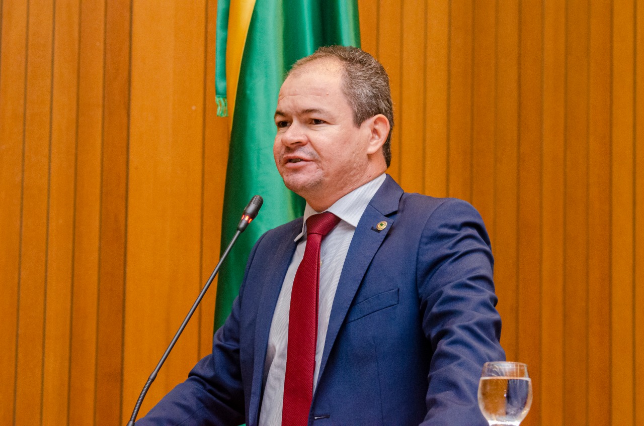 Rafael Leitoa rebate críticas de oposicionista e defende atuação como líder do governo