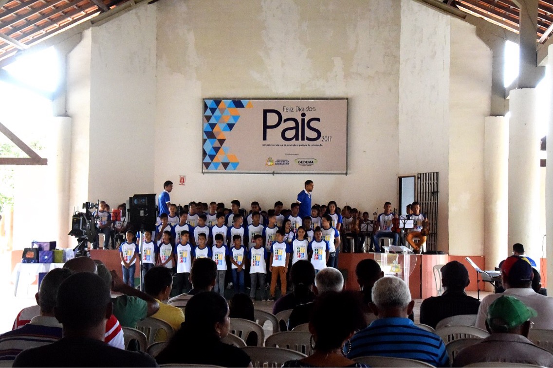 Com o apoio do Gedema, pais são homenageados pelos alunos do Projeto Sol Nascente   