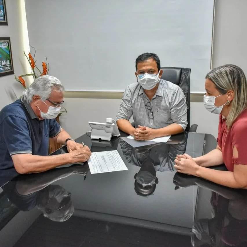 Arnaldo Melo participa de assinatura da ordem de serviço para ampliar abastecimento de água em Paraibano  